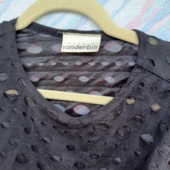 Gloria Vanderbilt Mesh tank top - Picture 3 of 6